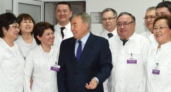 Казахстанським лікарям на третину скоротили паперову роботу