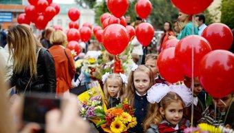 У російські школи 1 вересня пішли рекордні 1,8 мільйона першокласників