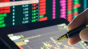 Гривня на межбанке продолжает обесцениваться