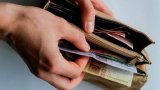 Стало відомо, коли мінімальну зарплату можуть підвищити до 4200 гривень