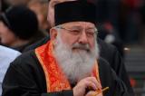 Как во Львове прощаются с Любомиром Гузаром: верующие с детьми и цветами прибывали всю ночь