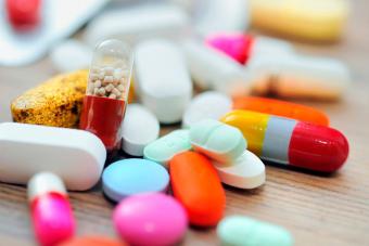 Кабмін постановив знизити ціни на лікарські препарати та вироби медпризначення