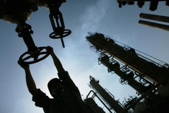Нефть завершает неделю на трехлетнем максимуме