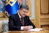 Порошенко підписав закон, що дозволяє присвоїти звання Герой України іноземцям