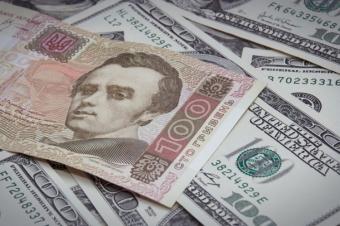 НБУ на 12 октября ослабил курс гривны к доллару до 25,85