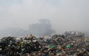 Bloomberg: Україна тоне у смітті