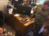 Чиновника Минобороны задержали за взятку в 350 тысяч