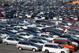 В феврале 2015 г. продажи легковых авто упали в 5 раз