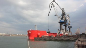 В Україну прибуло третє судно з вугіллям з ПАР для ТЕС Ахметова