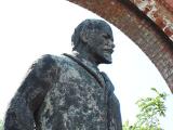 У Росії школярі битами розбили пам&#039;ятник Леніну