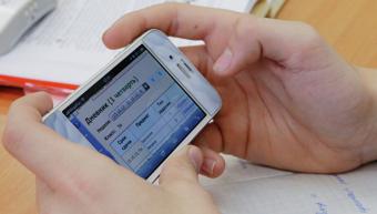 Около 4,5 тысяч школ по всей стране перешли на новую систему электронных журналов и дневников