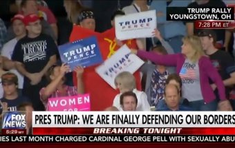 Під час виступу Трампа юнак розгорнув прапор СРСР