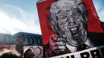 Гавайи через суд потребовали отменить миграционный запрет Трампа