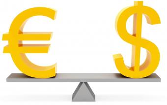 Євро знизився до долара до мінімуму з 2003 р.