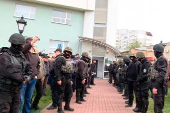 В Черкассах вооруженные люди заняли облэнерго