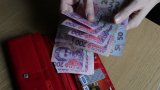В Україні збільшать податки з зарплат: кому загрожує підвищення соцвнесків