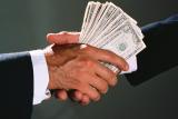 Корупція розорює світову економіку на $1 трлн. щорічно
