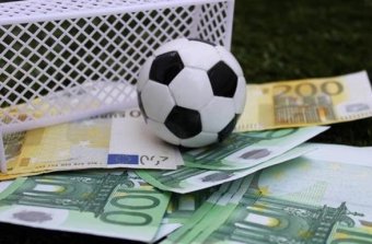 Гравцям &laquo;Динамо&raquo; Суркіса зарплати платять не в конвертах, а у мішках - податківець