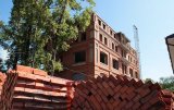 В столице незаконно строят 62 жилых дома