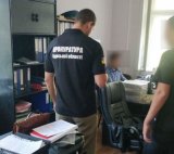 Митників затримали на хабарі