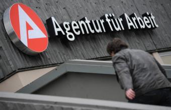 Безработица в Германии упала до рекордного минимума