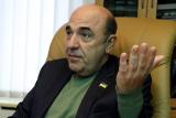 Любому здравомыслящему человеку понятно: нельзя в условиях войны продавать землю &mdash; Вадим Рабинович