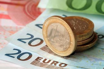 У РФ курс євро перевищив показник в 100 руб/євро, долар - 80 рублів