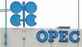 ОПЕК в октябре снизила добычу нефти, но квоту вновь превысила