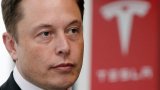 Маск хоче викупити акції Tesla