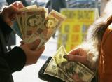 Риск 30 гривен за доллар: эксперты рассказали, что будет с курсом