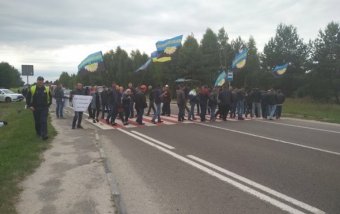 В Волынской области бастуют шахтеры: перекрыли международную трассу и отказываются выйти из шахты