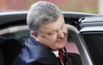 В Киеве авто из кортежа Порошенко сбило велосипедиста на переходе, в АП отрицают