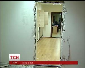 В Киеве неизвестные устроили погром в здании Госархстройинспекции (видео)