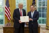 Посол Республіки Казахстан передав Трампу привіт від Назарбаєва