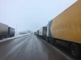 РФ частично приостановила пропуск фур из Украины