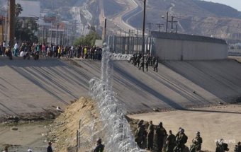 Мексика вишле з країни мігрантів, які штурмували кордон США