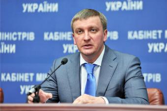 Держапарат скоротять на 30-50%, завдяки чому збільшать зарплати держслужбовцям &ndash; П.Петренко