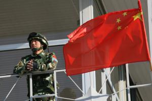 Китай повышает военные расходы