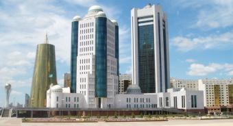 Парламент Казахстана принял поправки в Конституцию