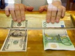 НБУ продлил обязательную продажу 50% валютной выручки юрлицам