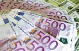 В РФ евро впервые с марта превысил 70 руб., курс доллара достиг 64,19 руб.