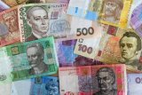 Из чего делают гривны: НБУ не спешит заменять бумажные банкноты пластиковыми