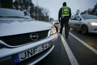 Спікер Ради підписав закони про нові штрафи та розмитнення автомобілів на єврономерах