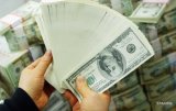 Інвестиції в Україну впали удвічі