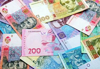 НБУ на 2 декабря ослабил курс гривны к доллару до 25,64