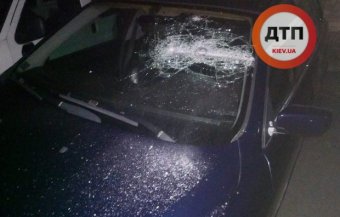 У Києві обстріляли автомобіль та викрали людину