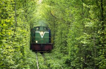 Урзалізниця призначила 10 пар додаткових поїздів на Великодні свята
