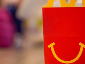 McDonald's перейдет на упаковку из переработанных материалов