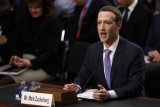Цукерберг заявил, что его данные также "слили" Cambridge Analytica
