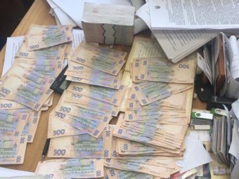 В Киеве на взятке в 650 тыс. грн поймали чиновника из структуры Укравтодора